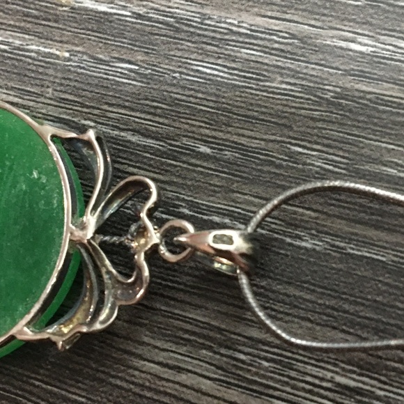 Elegant Green Pendant Necklace - Picture 6 of 8